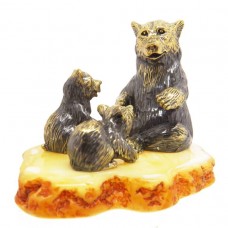 Фигурка Медведица с медвежатами янтарь бронза 2431