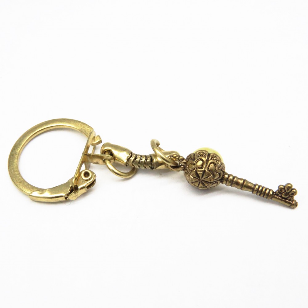 Брелок для ключей "Золотой Ключик" янтарь молочный бронза 1354