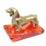 Фигурка собака Такса на коврике из Янтаря 78