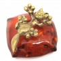 Фигурка Котёнок игривый на подушке янтарь бронза 536
